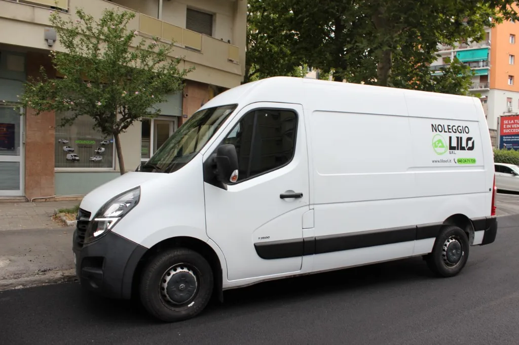 Furgone Opel Movano a noleggio presso Noleggio Lilo, Trieste Viale Campi Elisi