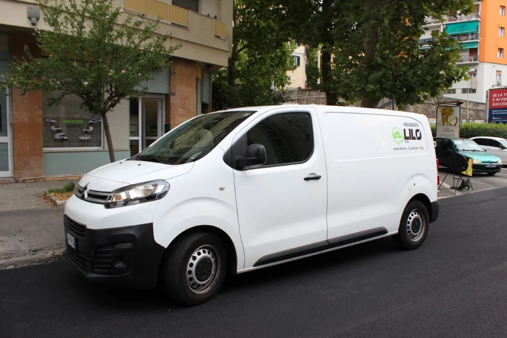 Furgone Citroën Jumpy a noleggio presso Noleggio Lilo, Trieste Viale Campi Elisi